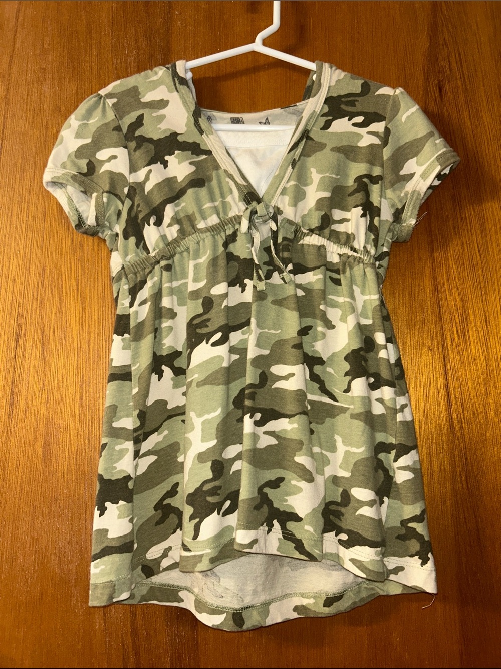 Faded Glory Green Camo V-Neck Short Sleeve Top